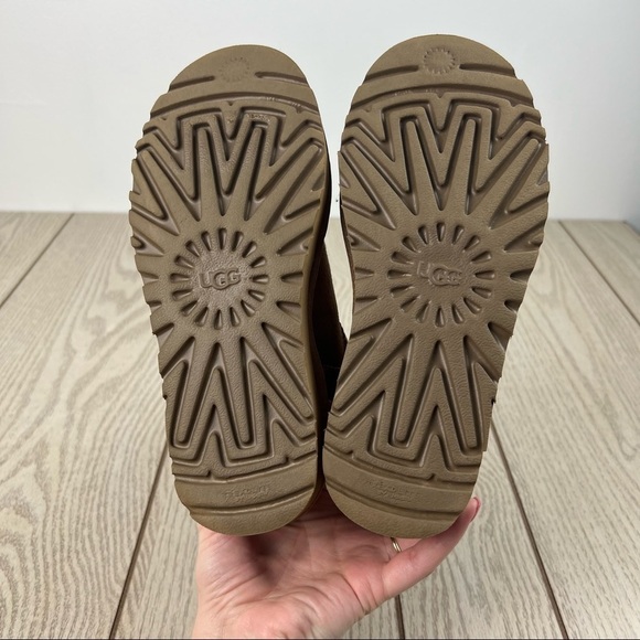 UGG Classic II Genuine Shearling Lined Short Boot US5 Chestnut Suede $170 - Picture 10 of 11